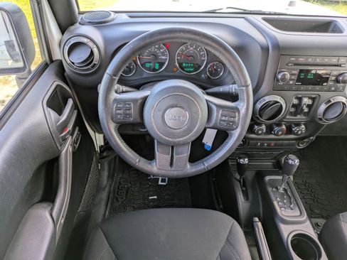 Used 2018 Jeep Wrangler Unlimited Sport S image 14