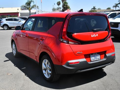 Used 2022 Kia Soul LX w/ Technology Package FWD image 6