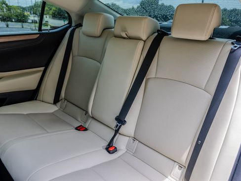 Used 2023 Lexus ES 300h w/ Premium Package FWD image 30