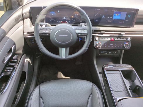 Certified 2025 Hyundai Tucson Limited FWD image 12