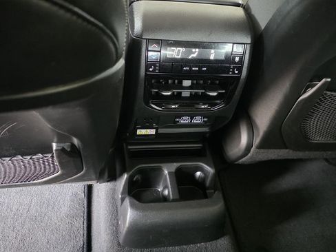 Used 2022 Jeep Grand Cherokee L Limited RWD image 10