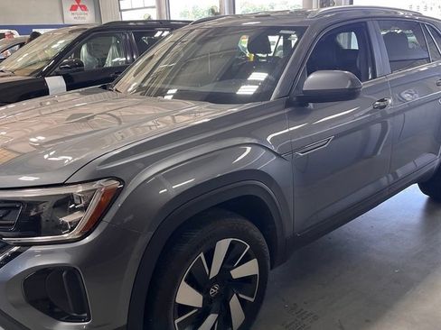 Used 2024 Volkswagen Atlas Cross Sport SE FWD image 1