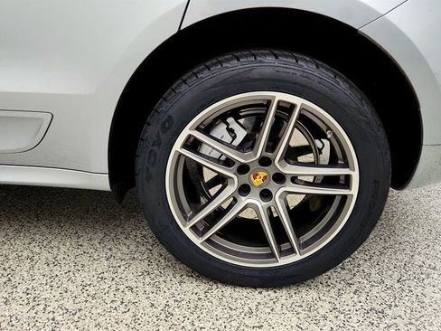 Used 2020 Porsche Macan Turbo AWD/4WD image 9