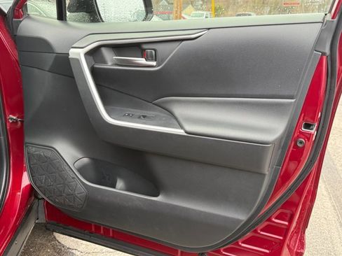 Used 2019 Toyota RAV4 XLE w/ Convenience Package image 20