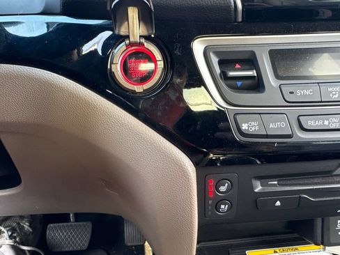 Used 2022 Honda Pilot Elite image 32