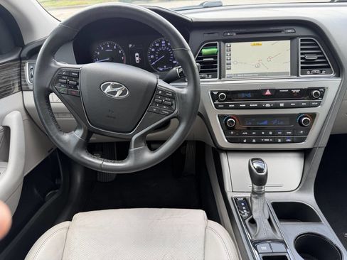 Used 2015 Hyundai Sonata Limited w/ Option Group 05 FWD image 10
