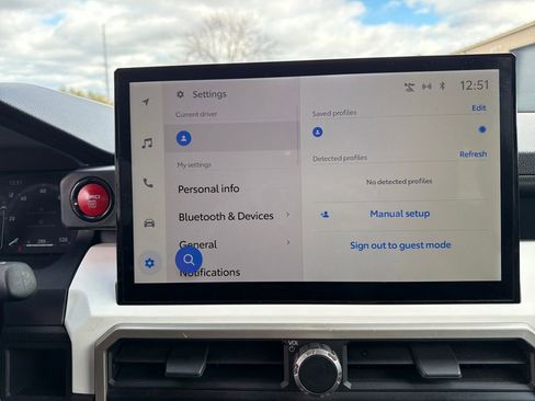 Used 2024 Toyota Tacoma TRD Off-Road image 32