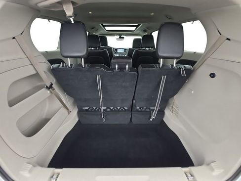 Used 2023 Chrysler Pacifica Limited FWD image 13