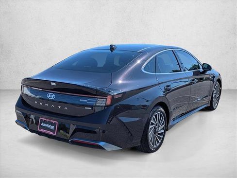 Certified 2025 Hyundai Sonata Limited FWD image 5