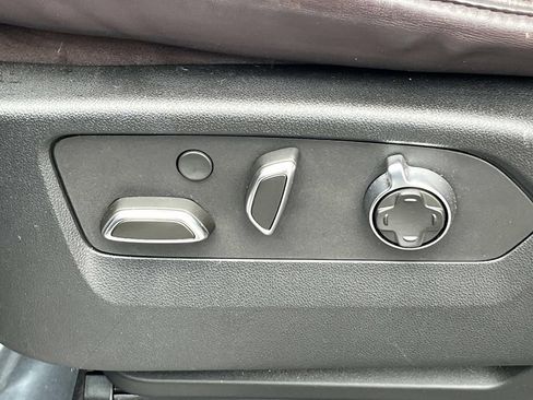 Used 2022 Cadillac Escalade Premium Luxury Platinum image 26