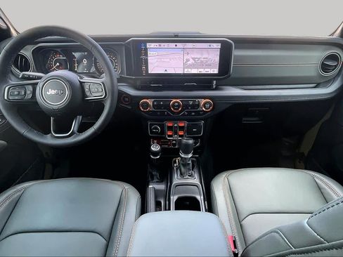 Used 2025 Jeep Gladiator Mojave AWD/4WD image 16