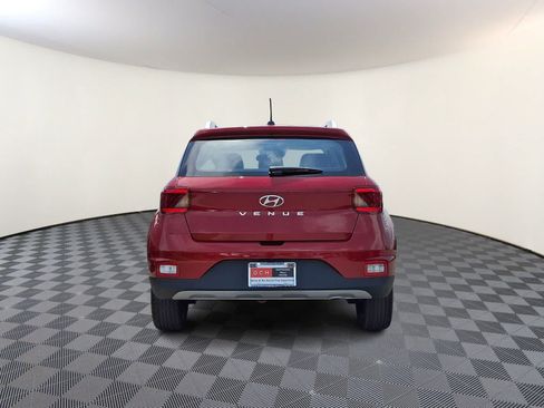 Used 2025 Hyundai Venue Limited FWD image 6