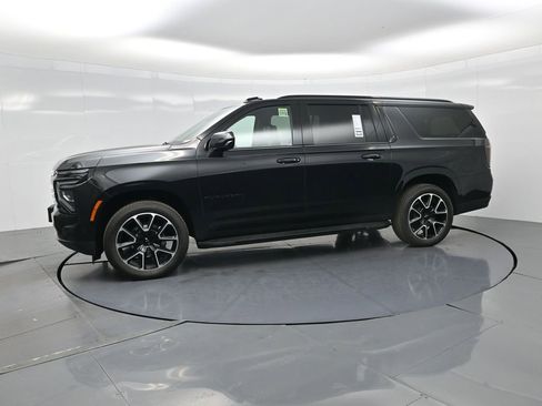 Used 2025 Chevrolet Suburban RST image 23