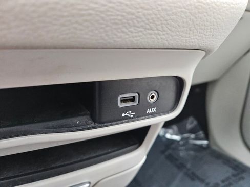 Used 2019 Chrysler Pacifica Limited image 7