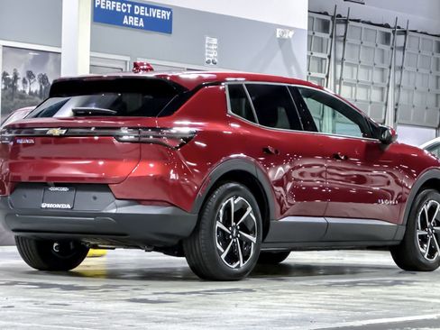 Used 2025 Chevrolet Equinox EV LT image 8