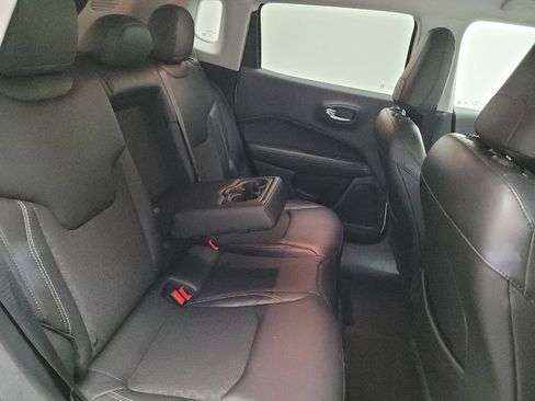 Used 2018 Jeep Compass Latitude w/ Popular Equipment Group FWD image 19