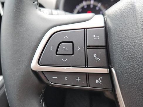 Used 2023 Toyota Highlander XLE FWD image 14