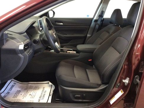 Used 2024 Nissan Altima 2.5 SV image 13