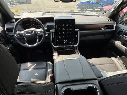 Used 2025 GMC Yukon XL Denali AWD/4WD image 12