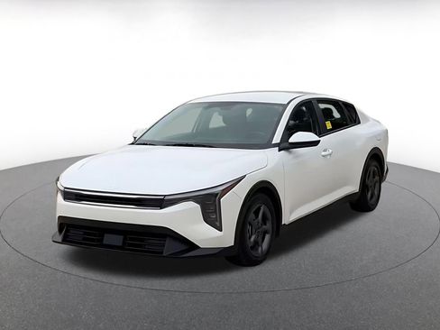 Used 2025 Kia K4 LXS image 8