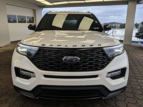 Certified 2023 Ford Explorer ST-Line AWD/4WD image 2