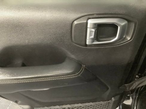Used 2020 Jeep Wrangler Unlimited Sahara w/ Uconnect 4C Nav & Sound Group AWD/4WD image 5