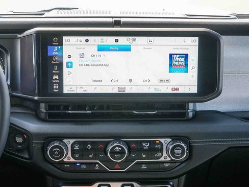 Used 2025 Jeep Wrangler Sahara image 13