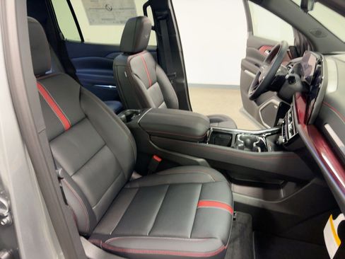 New 2026 Chevrolet Traverse RS image 31