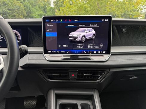 Used 2026 Volkswagen Tiguan SE AWD/4WD image 14