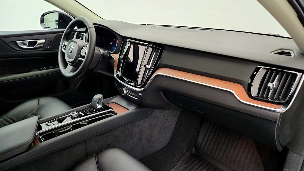 Used 2024 Volvo S60 B5 Plus w/ Climate Package FWD image 24