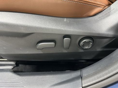 Used 2023 Subaru Outback Touring w/ Popular Package #2 image 11