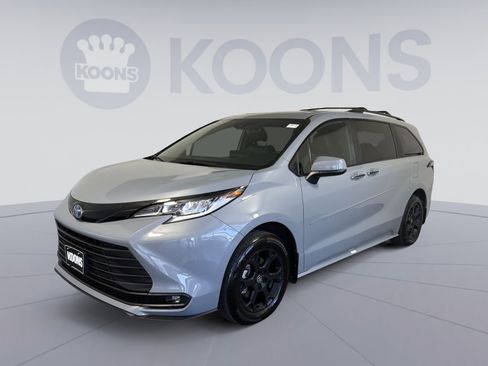 Used 2025 Toyota Sienna XLE Woodland Edition AWD/4WD image 1