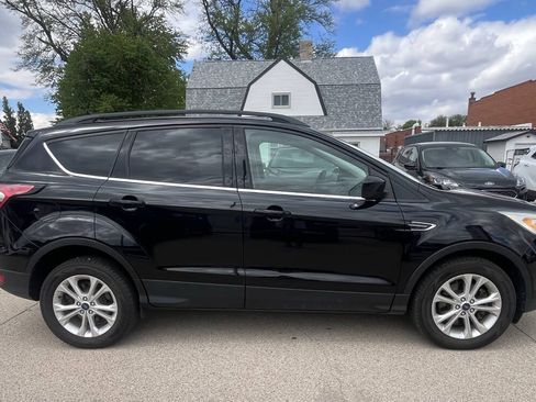 Used 2017 Ford Escape SE w/ Equipment Group 201A AWD/4WD image 6