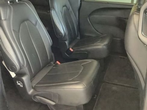 Certified 2021 Chrysler Pacifica Touring-L w/ S Appearance Package AWD/4WD image 17