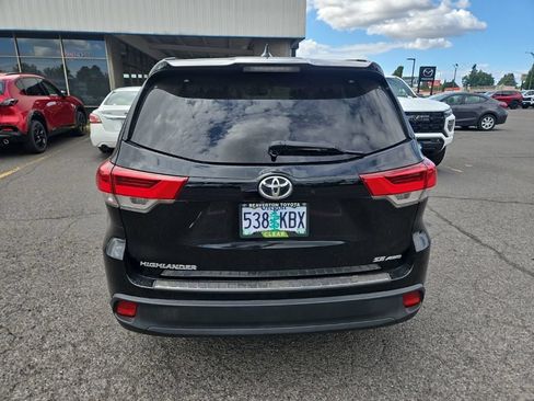 Used 2017 Toyota Highlander SE AWD/4WD image 4