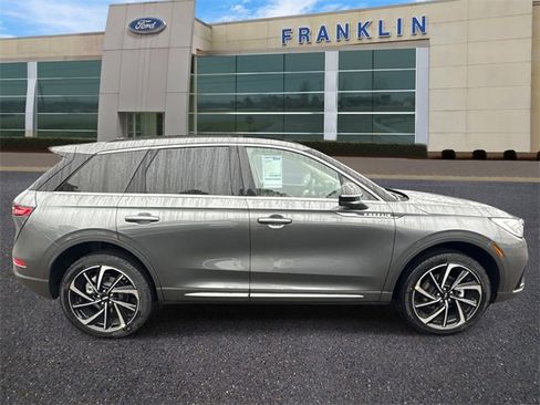 New 2026 Lincoln Corsair Reserve image 8