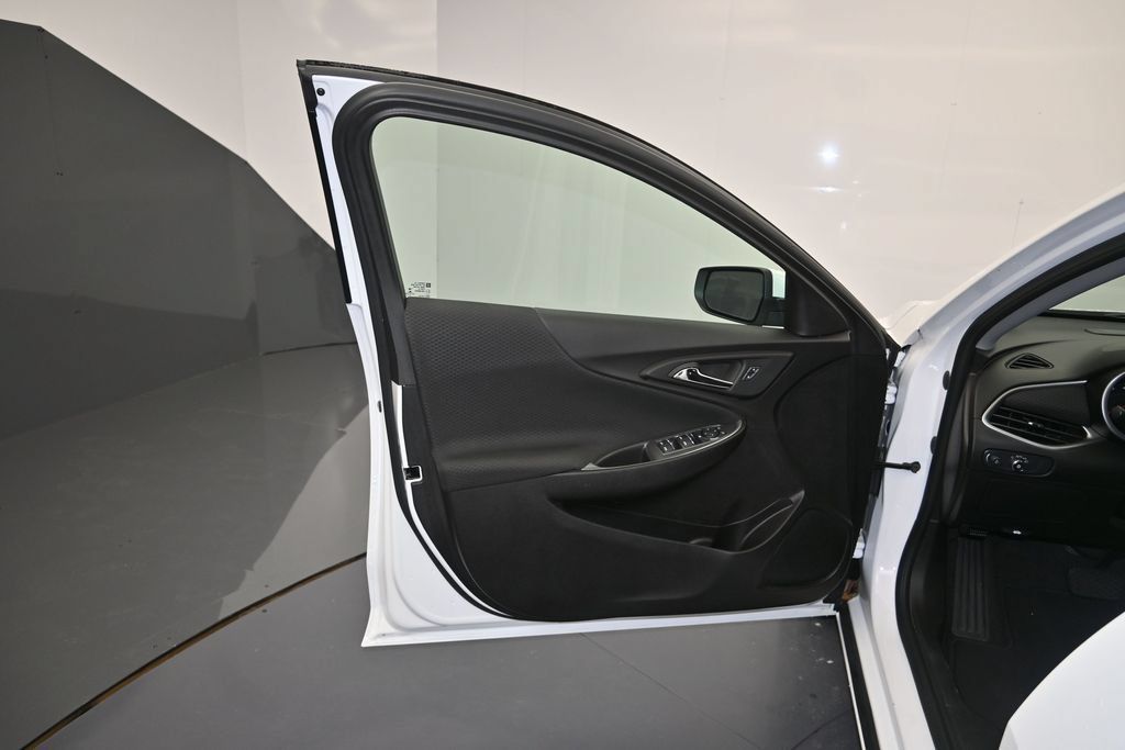 Certified 2025 Chevrolet Malibu LT FWD image 10