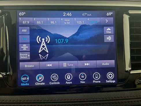 Used 2019 Chrysler Pacifica Limited w/ Advanced Safetytec Group FWD image 21