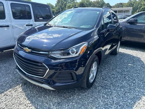 Used 2022 Chevrolet Trax LT w/ LT Convenience Package AWD/4WD image 1