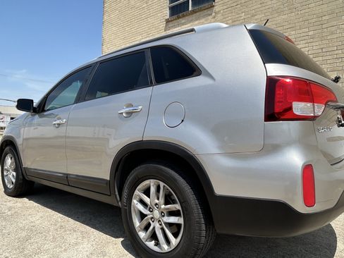 Used 2015 Kia Sorento LX AWD/4WD image 6