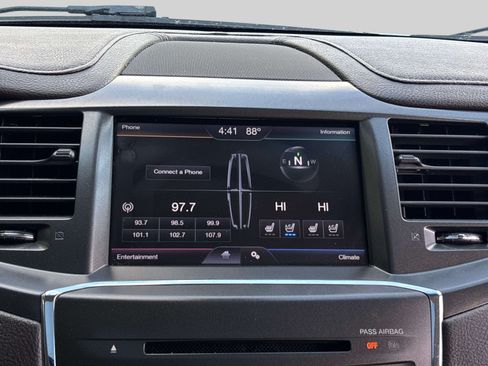 Used 2013 Lincoln MKS FWD image 21