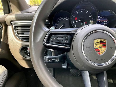 Certified 2023 Porsche Macan AWD/4WD image 23