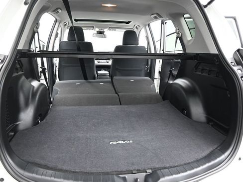Used 2018 Toyota RAV4 XLE w/ Carpet Mat Package image 19