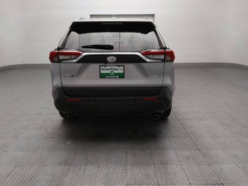 Used 2019 Toyota RAV4 LE FWD image 7