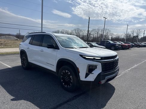 Used 2024 Chevrolet Traverse Z71 w/ Enhanced Driving Package image 1