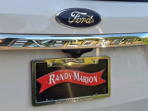 Used 2017 Ford Explorer XLT w/ Equipment Group 202A FWD image 30