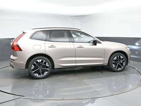 New 2026 Volvo XC60 B5 Plus w/ Protection Package Premier AWD/4WD image 9