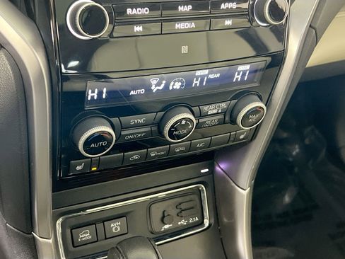 Used 2022 Subaru Ascent Limited w/ Technology Package image 16