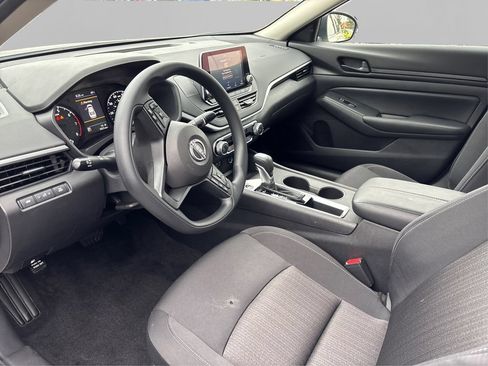 Used 2025 Nissan Altima 2.5 S FWD image 9