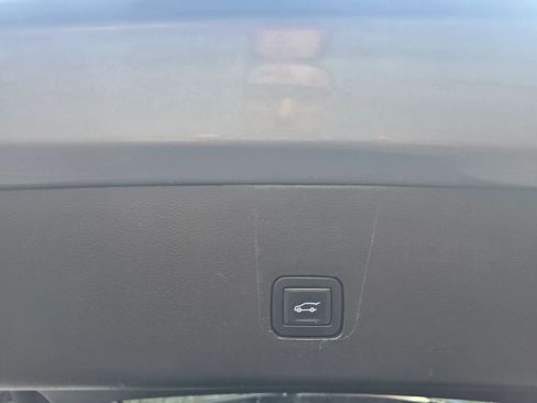 Used 2019 Chevrolet Traverse LT FWD image 20